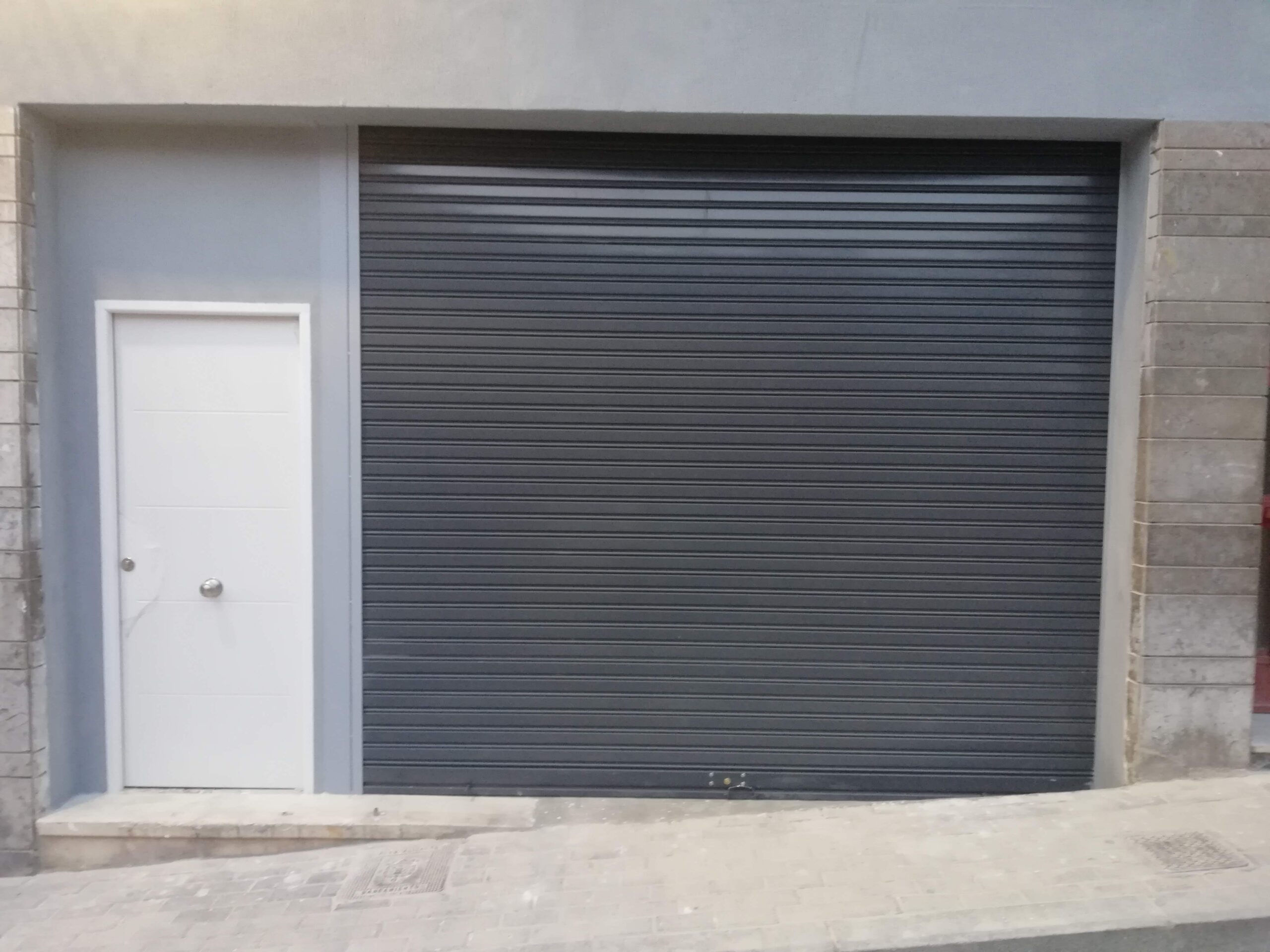 Puerta enrollable galvanizado gris