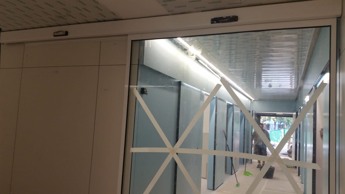 Puerta rápida de cristal perfileria 2
