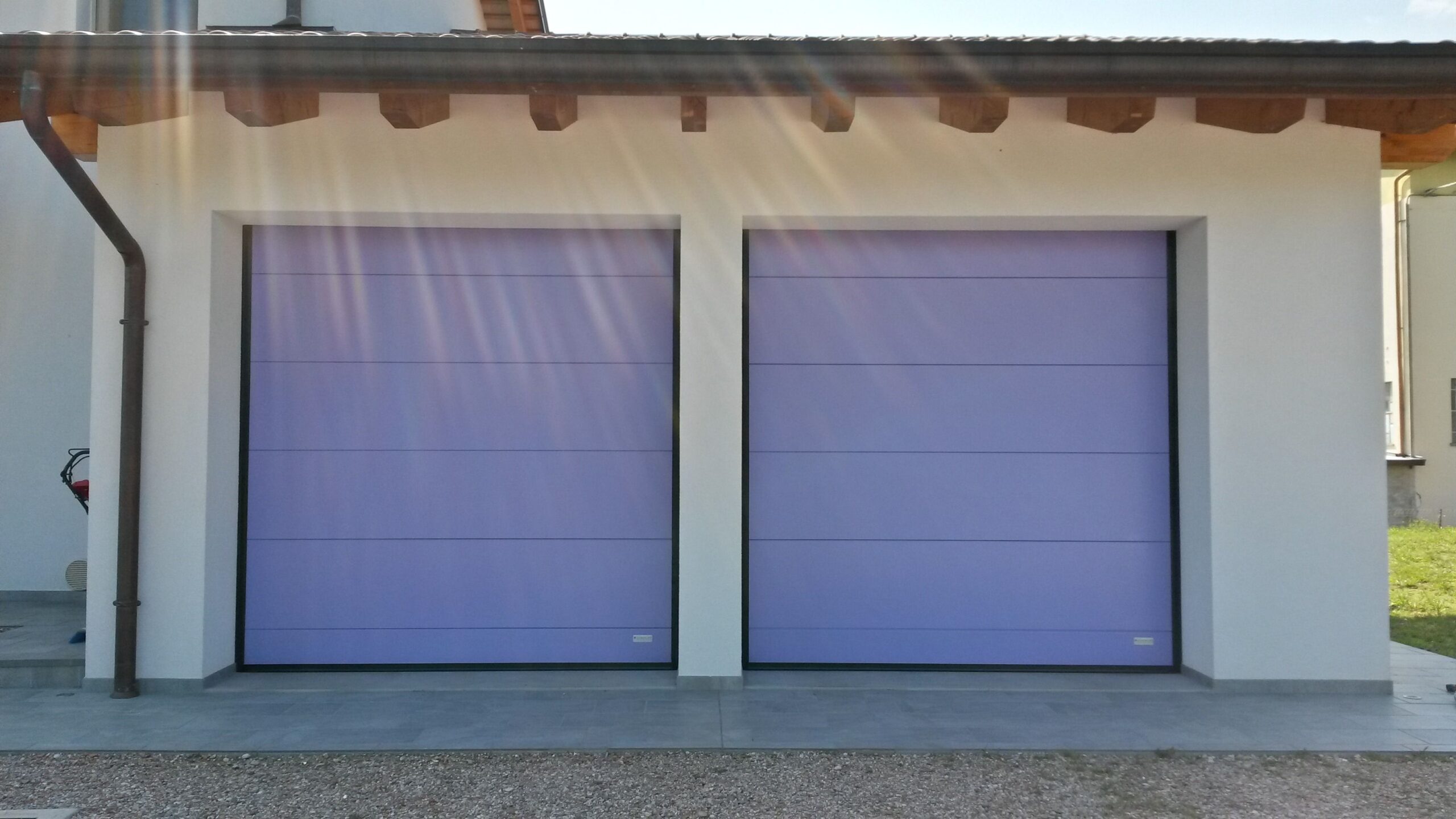 Puerta automática seccional panel liso