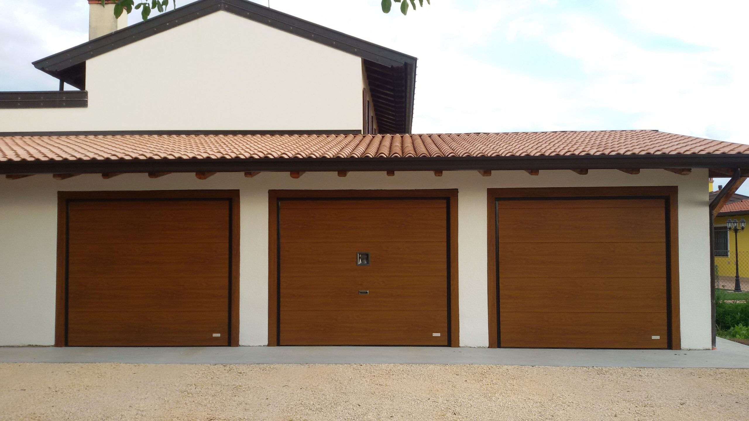 puerta seccional imitación madera