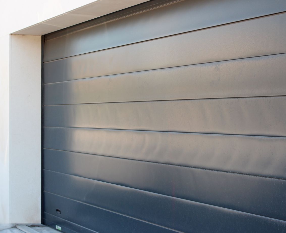 puerta seccional panel liso RAL 7016