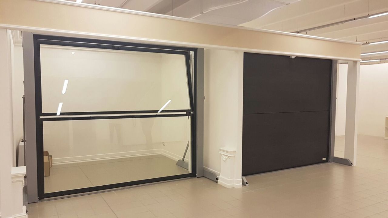 puerta seccional vidrio